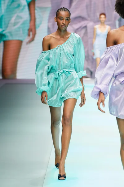Look 77